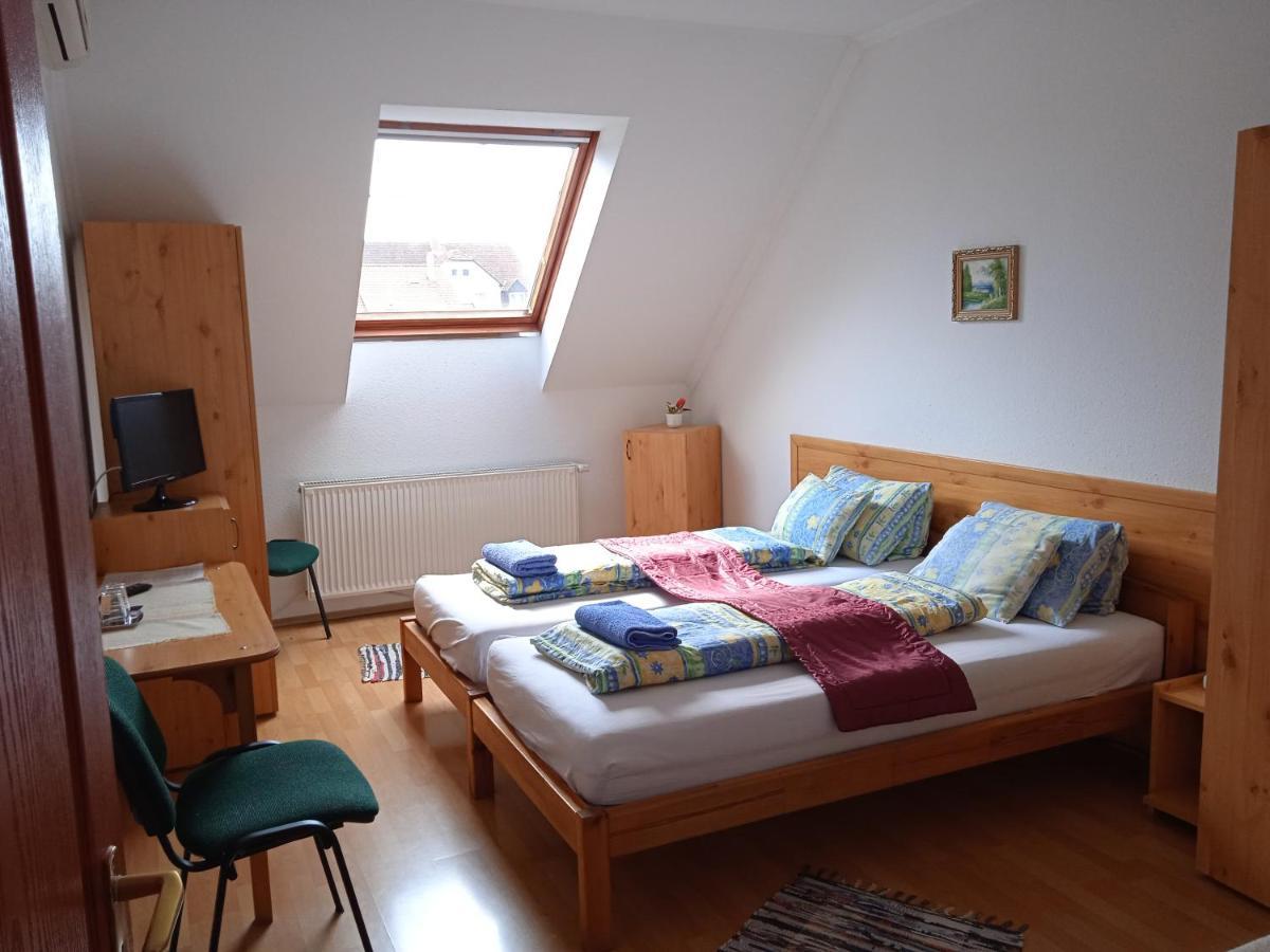 Agria Wellness Guesthouse Eger Ngoại thất bức ảnh