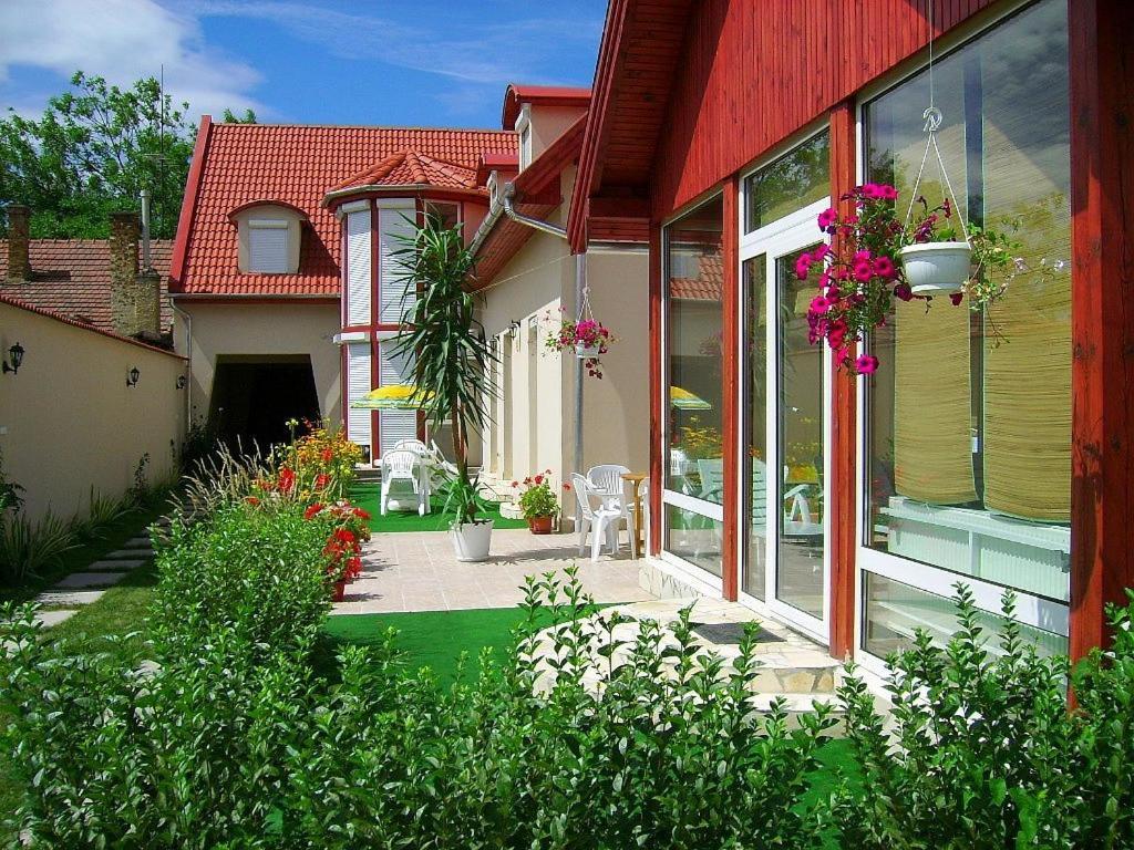 Agria Wellness Guesthouse Eger Ngoại thất bức ảnh